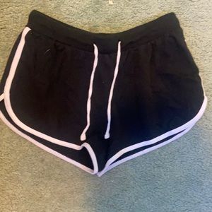 junior girls shorts size small in color black